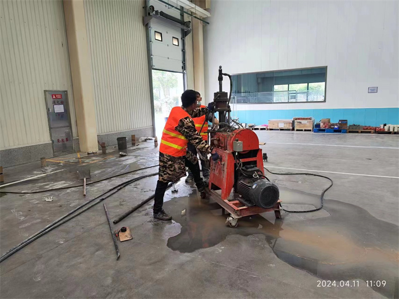 南明厂房地面下沉塌陷注浆加固施工